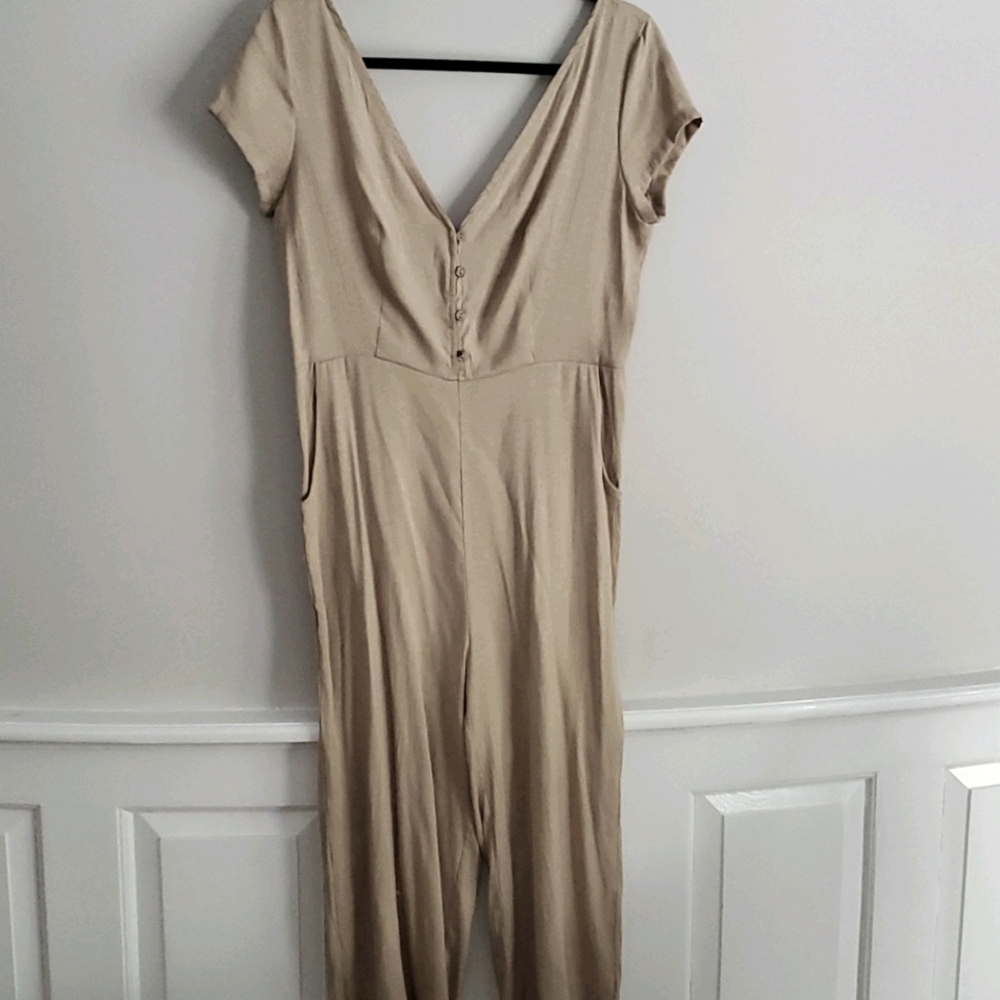 Lightweight spring/summer v-neck jumpsuit